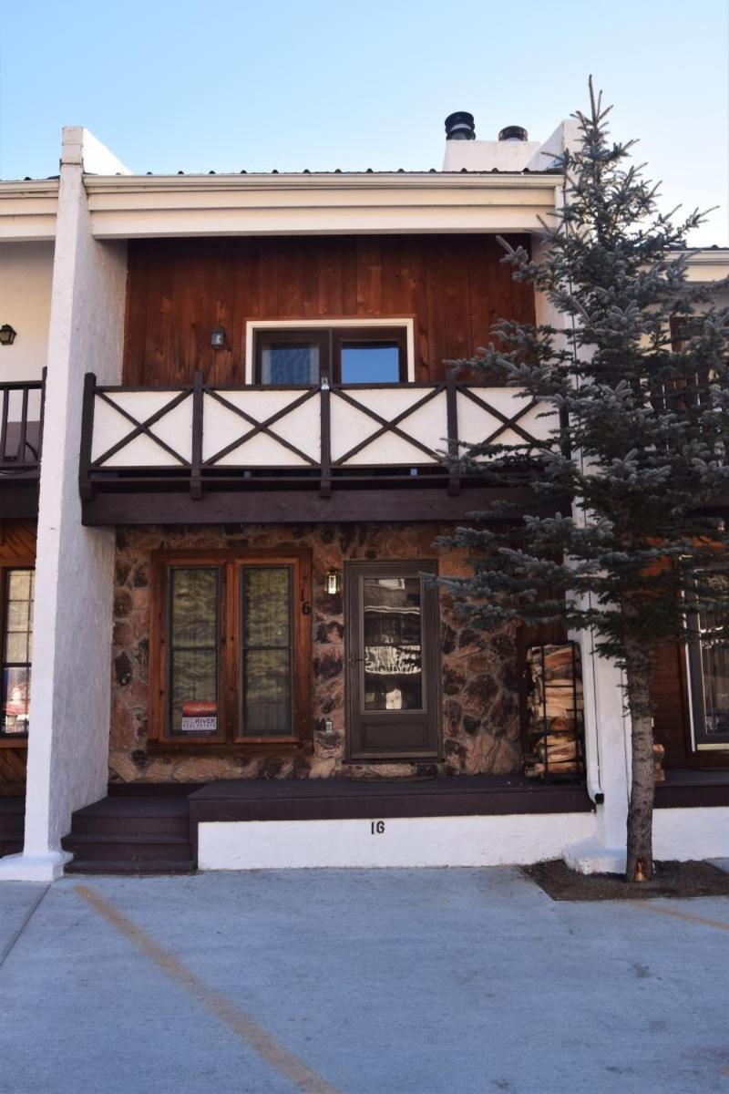 Claim Jumper Townhouse 16 - On The River - Across From The Fishing Ponds - In Town - Near The Ski Area - Fireplace - Wifi - Sate Red River Exterior foto