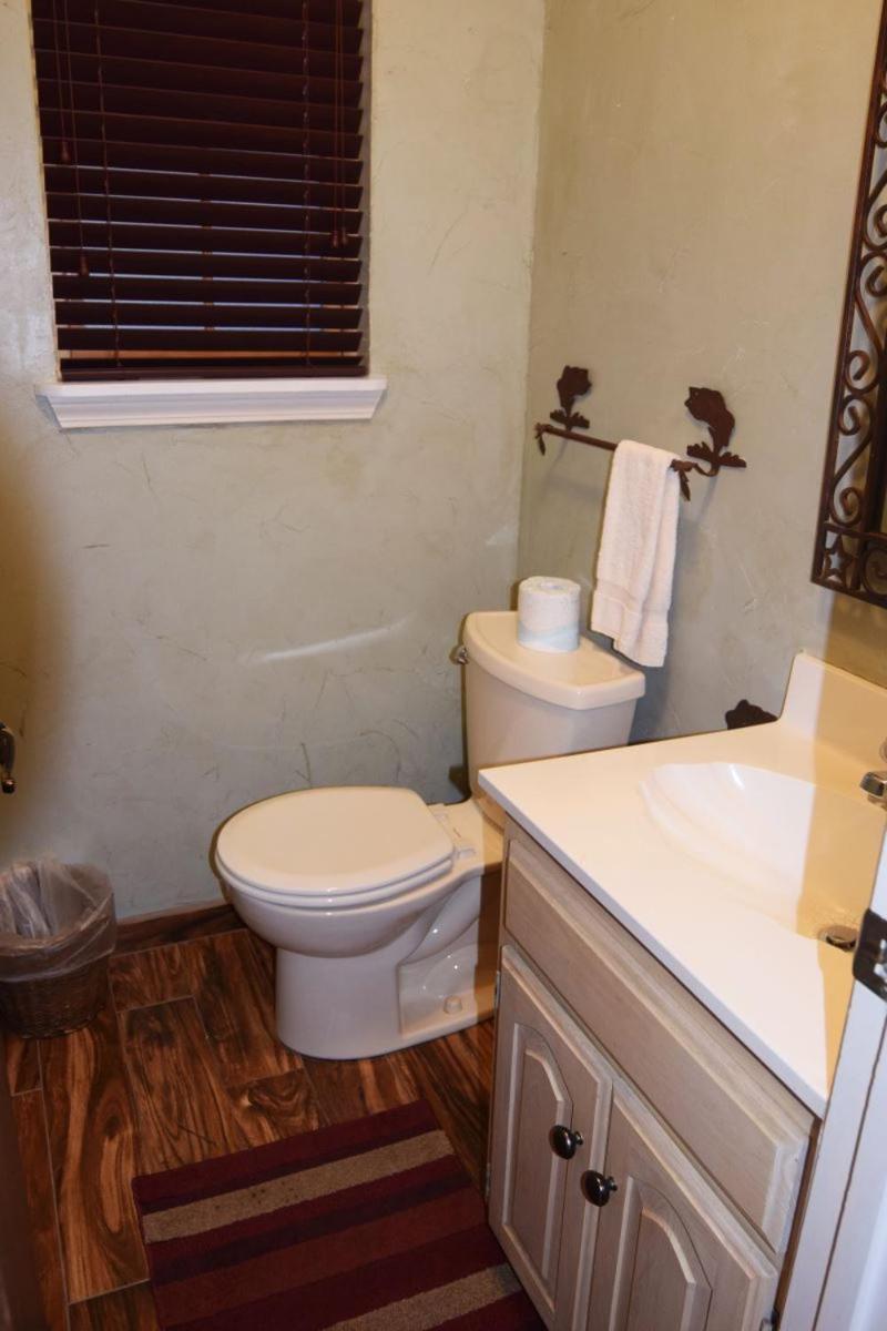 Claim Jumper Townhouse 16 - On The River - Across From The Fishing Ponds - In Town - Near The Ski Area - Fireplace - Wifi - Sate Red River Exterior foto