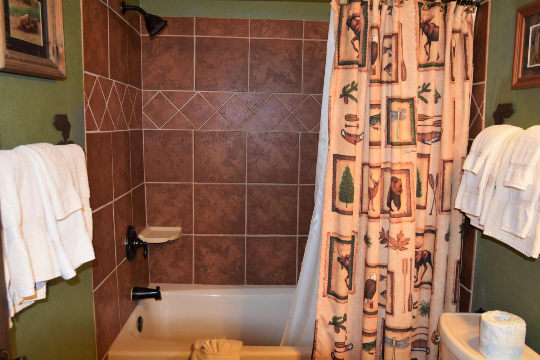 Claim Jumper Townhouse 16 - On The River - Across From The Fishing Ponds - In Town - Near The Ski Area - Fireplace - Wifi - Sate Red River Exterior foto