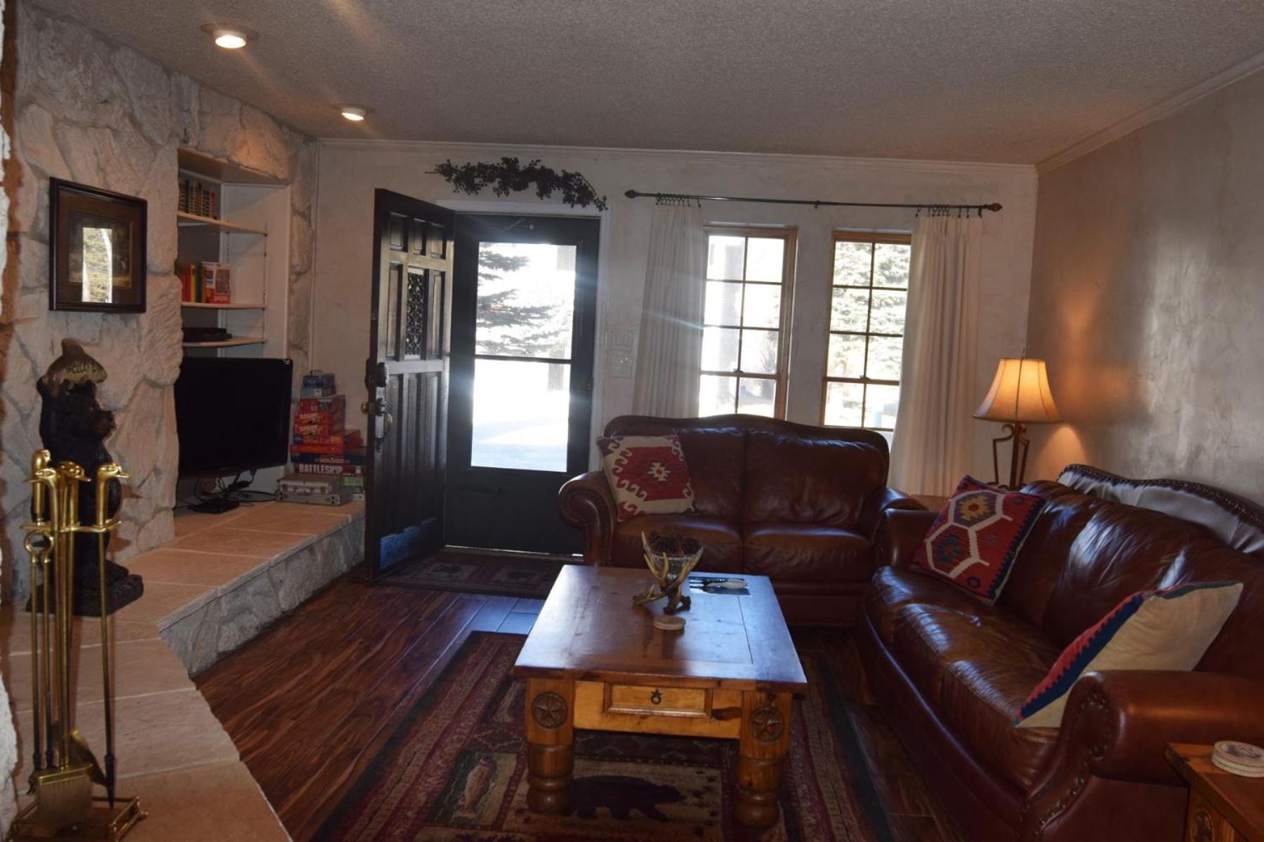 Claim Jumper Townhouse 16 - On The River - Across From The Fishing Ponds - In Town - Near The Ski Area - Fireplace - Wifi - Sate Red River Exterior foto
