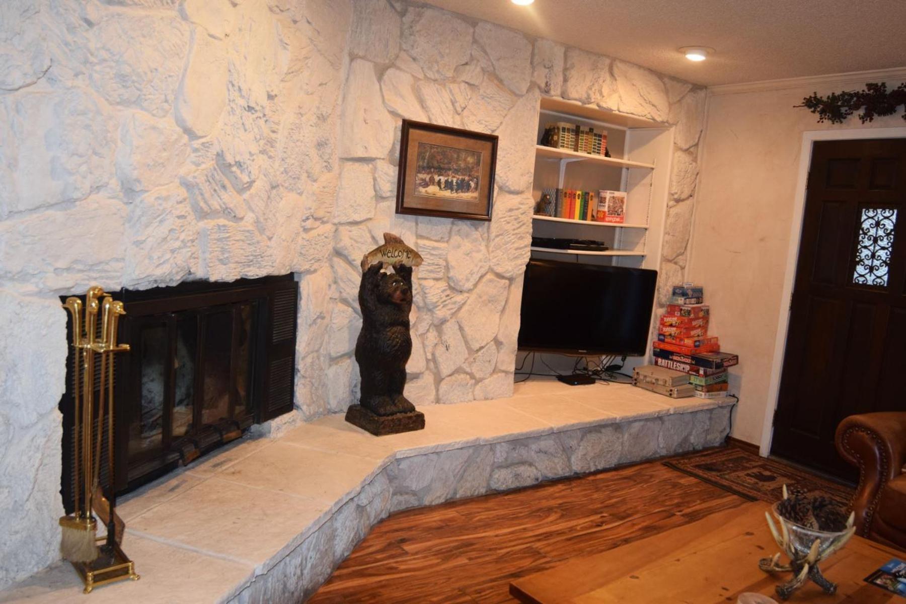 Claim Jumper Townhouse 16 - On The River - Across From The Fishing Ponds - In Town - Near The Ski Area - Fireplace - Wifi - Sate Red River Exterior foto